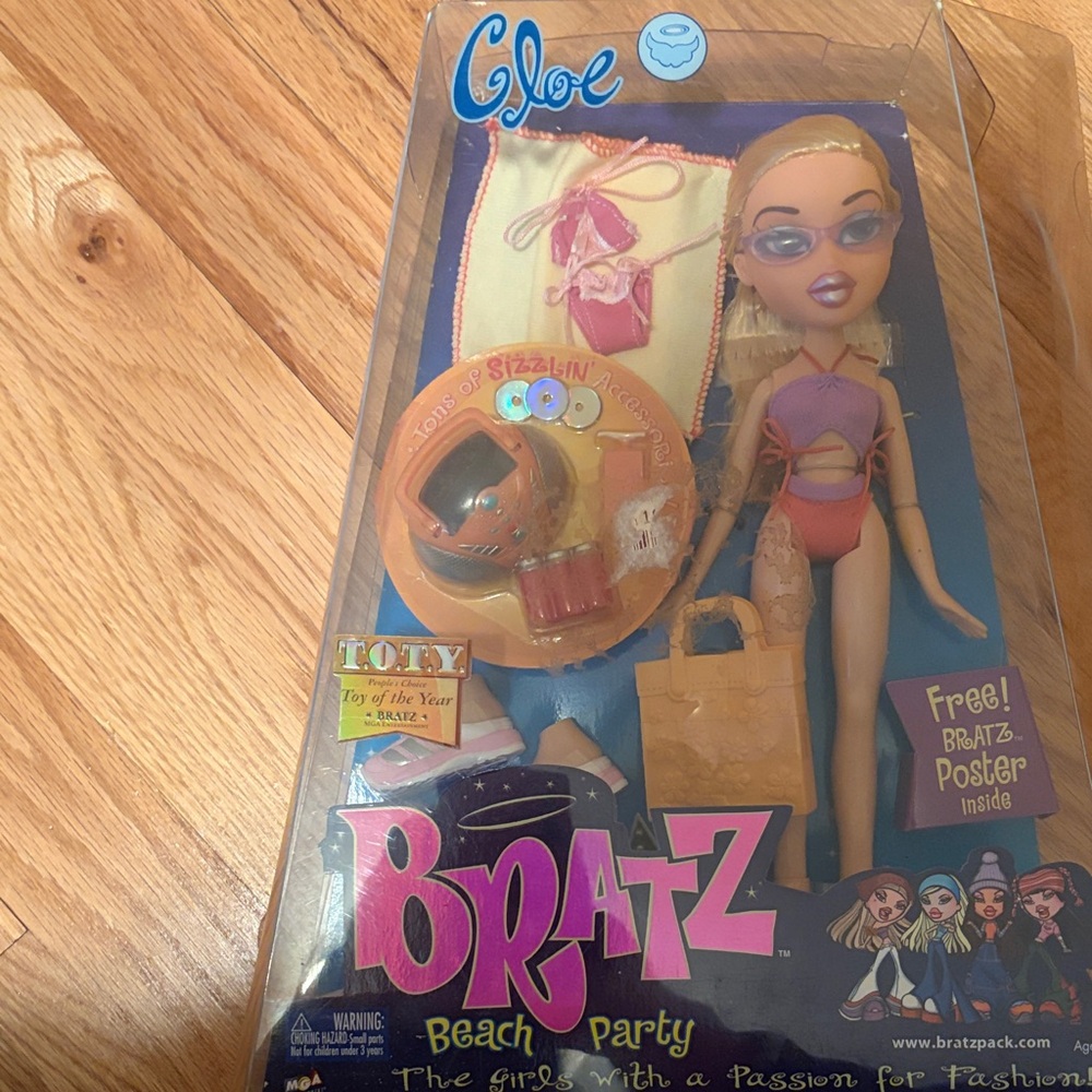 NIB RARE**** Bratz Beach Party Cloe Doll with Accessories